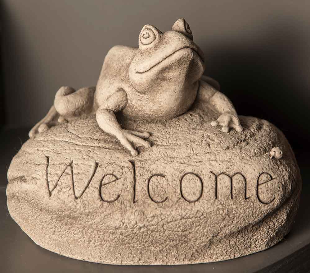Unique Large Frog Statue Adds Character To Your Home - CBSD